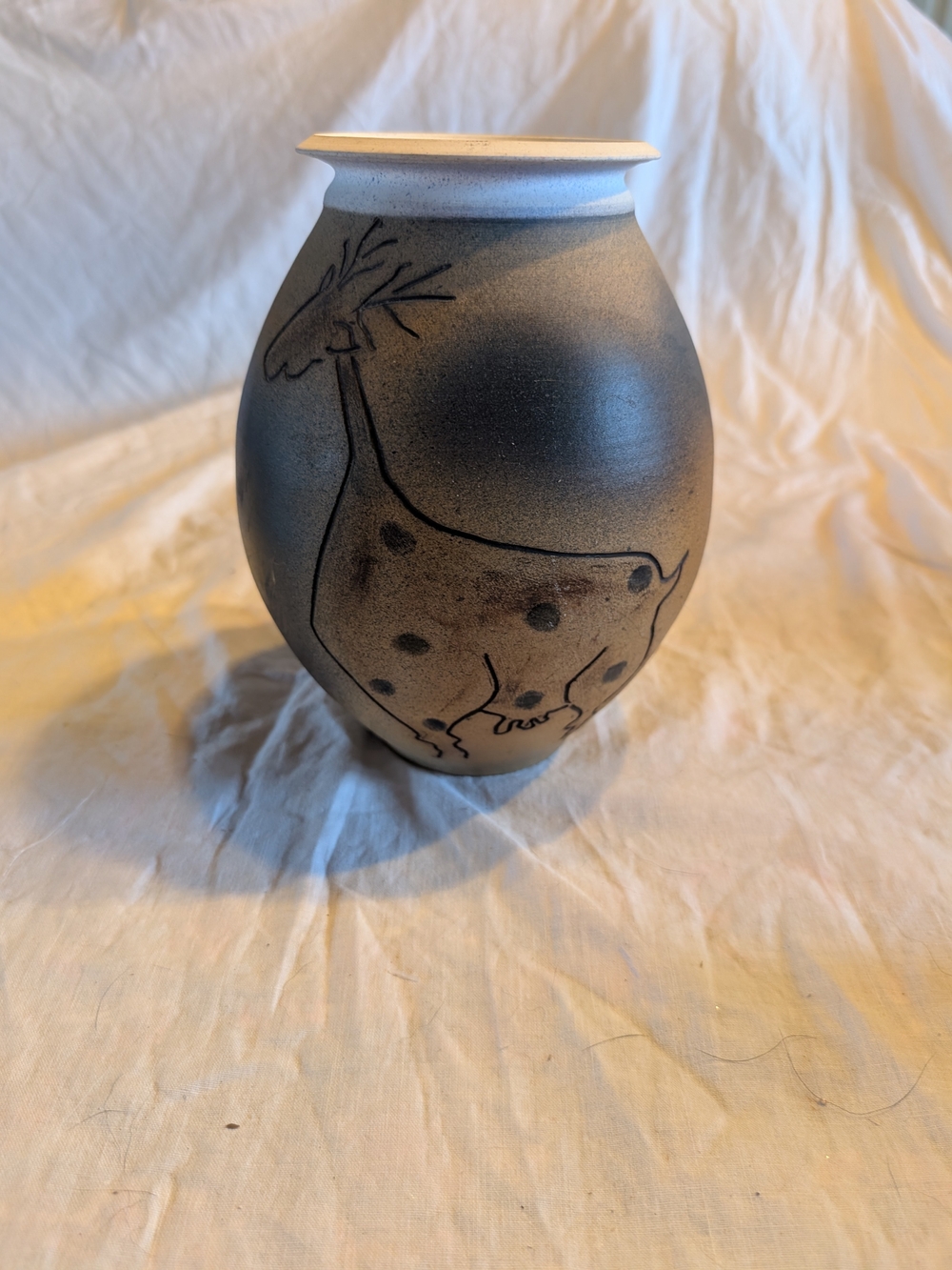 2/120$ Vintage Two-Tone Gray and Cream Hand-graved folk Art giraffe ? Vase